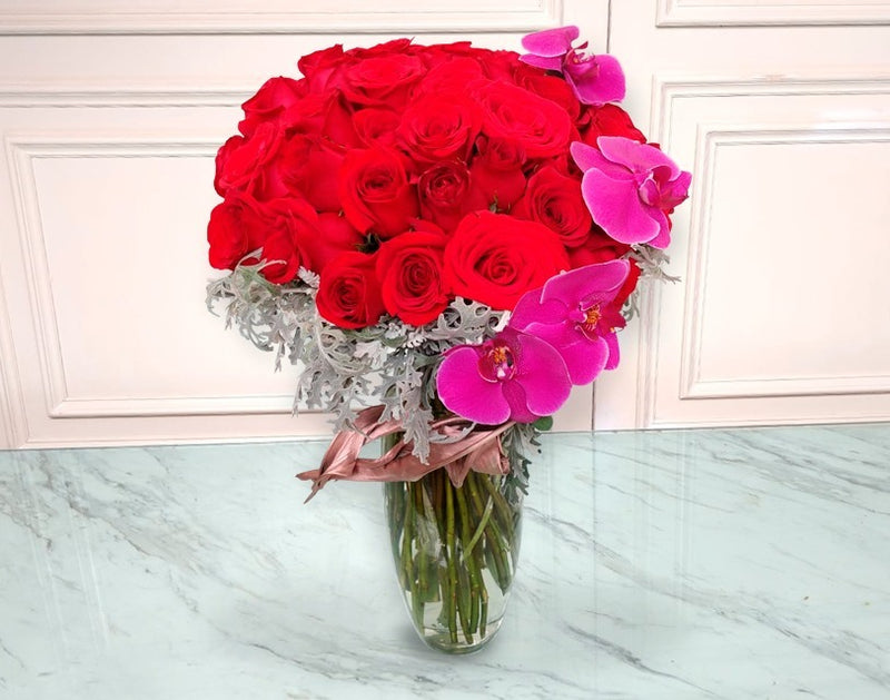 50 Rosas con Orquídea Phalaenopsis | LIBERTE
