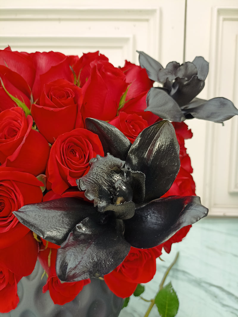 Rosas Rojas con Orquideas negras | AGATHE