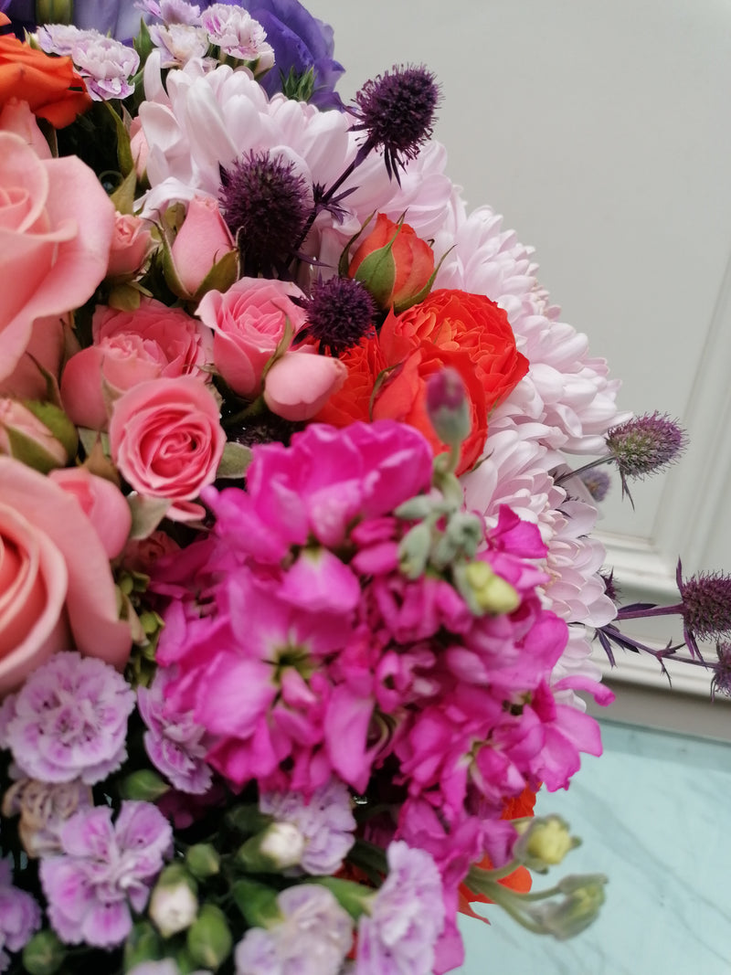 Divertido Arreglo Floral de Tulipanes y Rosas | DEVENIR