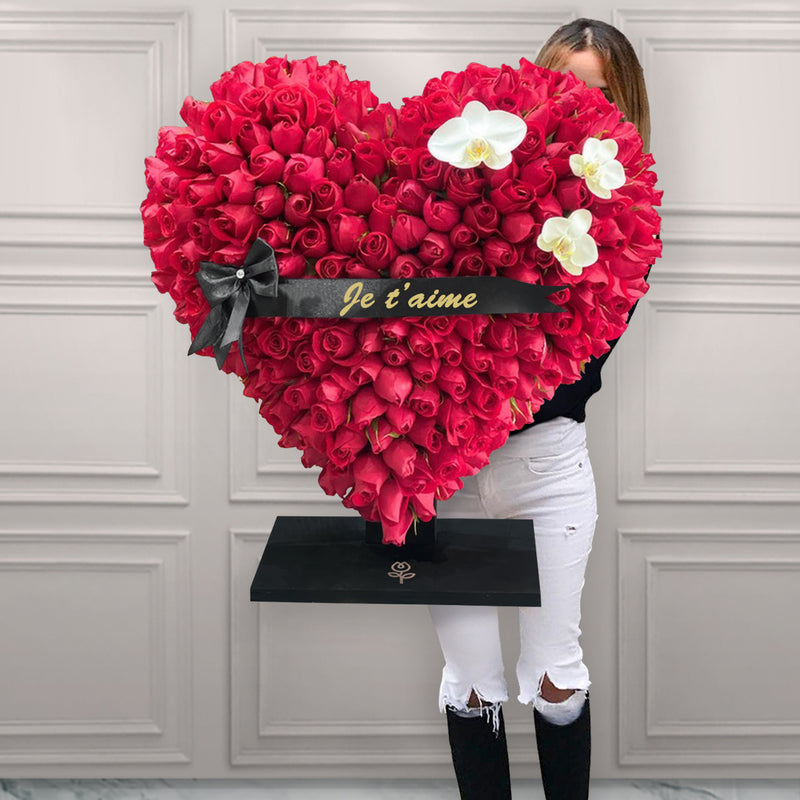 Corazón de 300 Rosas Rojas con Orquídeas | STEFANIA
