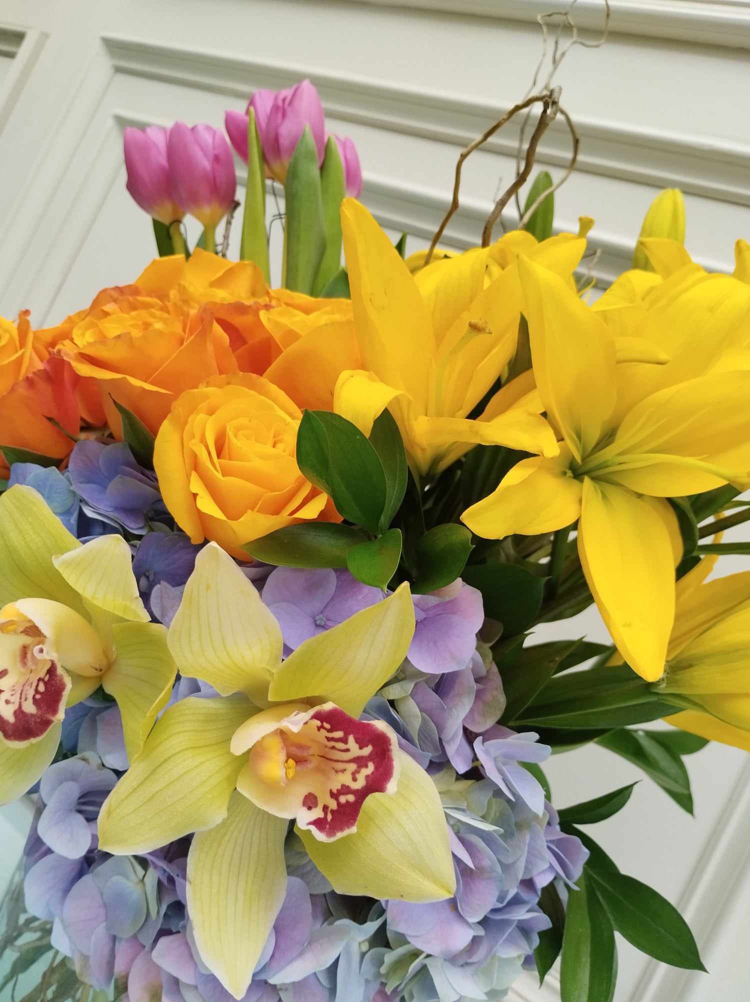 Colorido Bouquet de Tulipanes con Rosas | AMUSANT