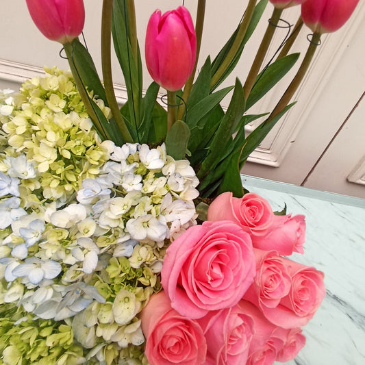 Bouquet de Tulipanes y Rosas | EXCLUSIVO