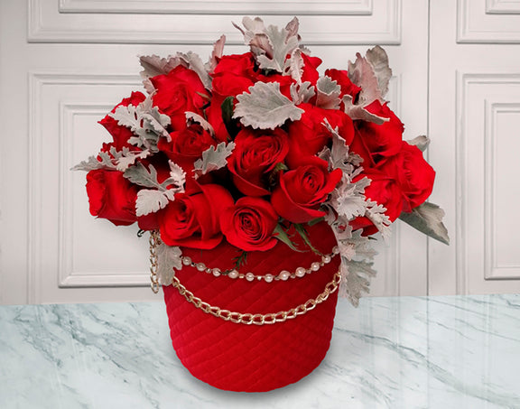 Caja aterciopelada con 75 Rosas | MADEMOISELLE BIG
