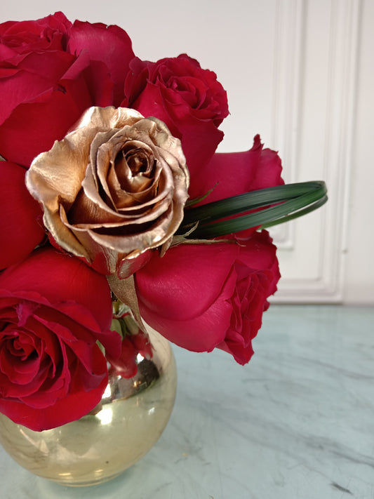 Rosas Rojas con Rosa dorada | GIULIA