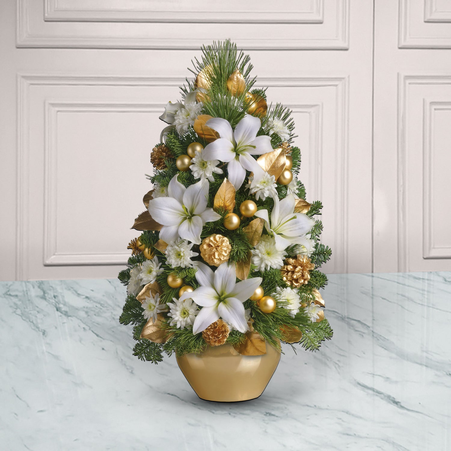 Mini pino con lilies y mini esferas | COZY