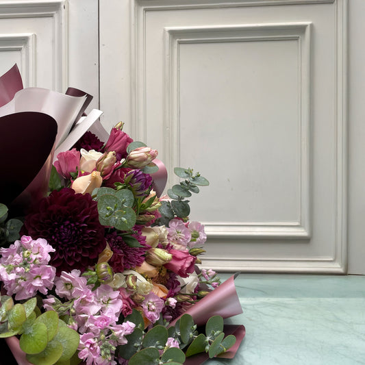 Espectacular ramo de rosas premium y crisantemos | CROTONE