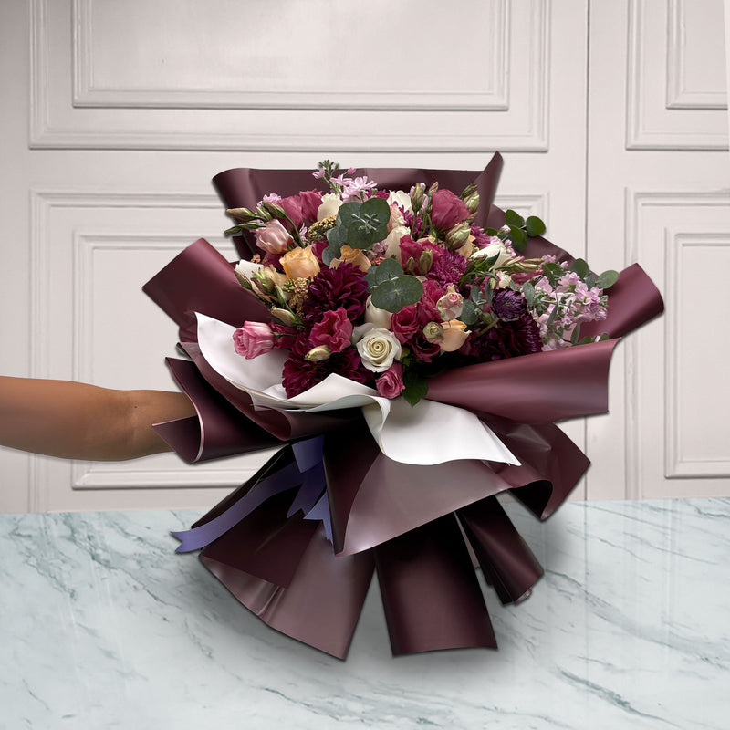 Espectacular ramo de rosas premium y crisantemos | CROTONE