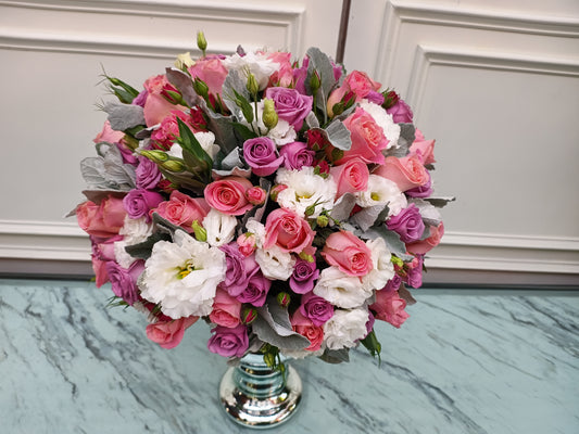70 Rosas Premium con Lisiantus en Base Elegante | Dorothea