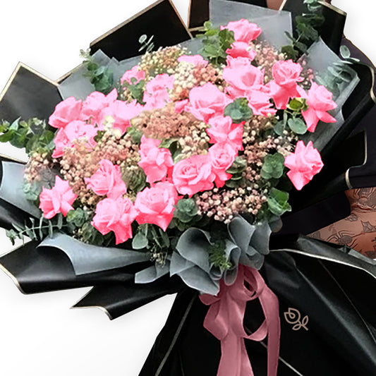 Ramo Grande de 100 Rosas Rojas con Papeles Elegantes | EVELINA