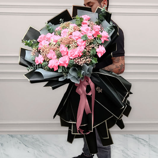 Ramo Grande de 100 Rosas Rojas con Papeles Elegantes | EVELINA