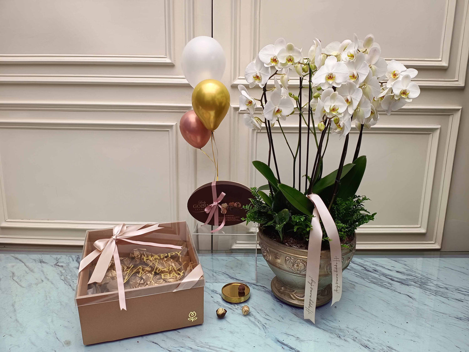 Kit de Regalo con Orquídea, Chocolates y Globos | Karoline
