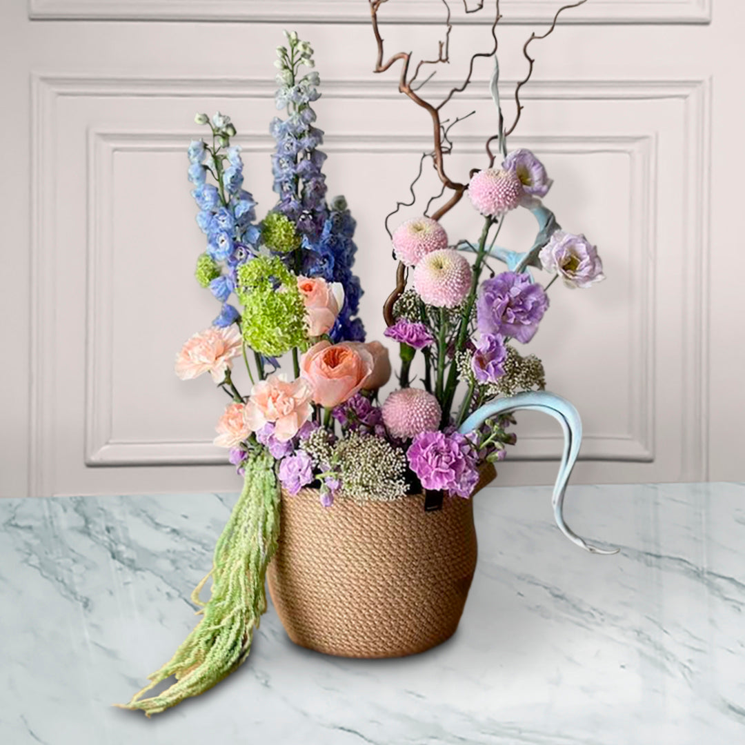 Arreglo Floral Extravagante en Canasto de Forma Única | PILAR