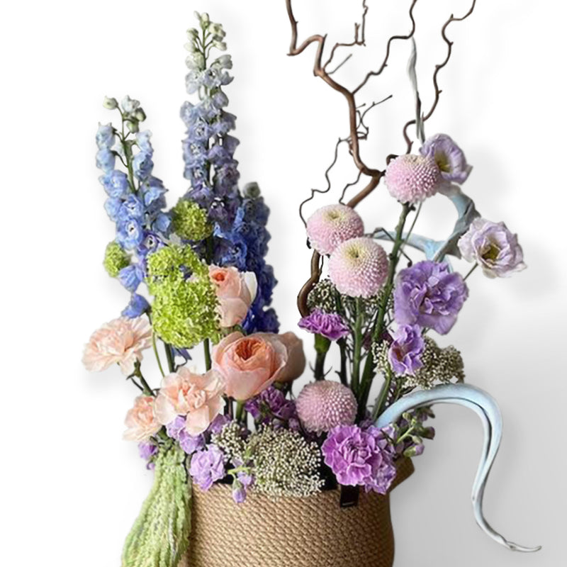 Arreglo Floral Extravagante en Canasto de Forma Única | PILAR
